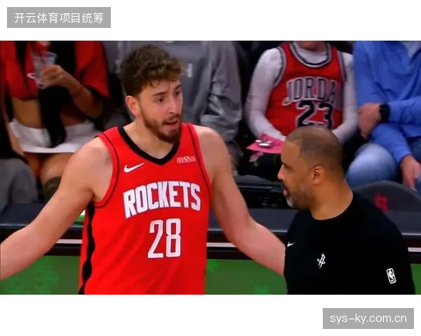 火箭队在尝试小球阵容时面临篮板困境,如何保护防守篮板是乌度卡教练亟待解决的难题 火箭队在尝试小球阵容时面临篮板困境,如何保护防守篮板是乌度卡教练亟待解决的难题